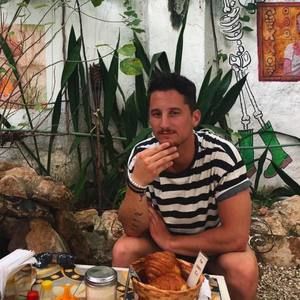 Meet your Posher, Enricqué